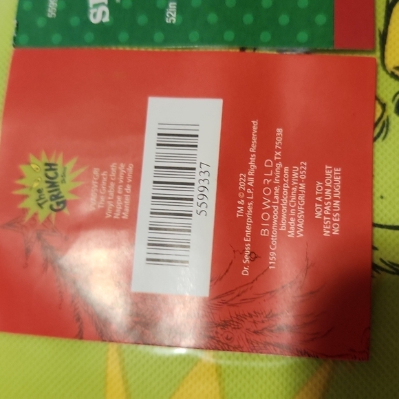 Grinch table cloth 52 x 70 inches new - Picture 4 of 7